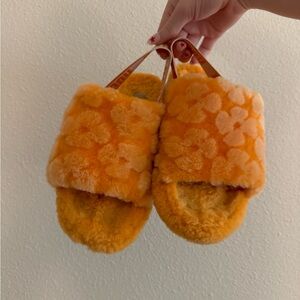 Ugg "fluff yeah" Orange flower slides